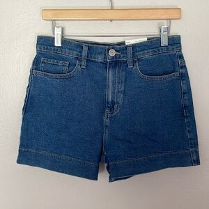 NWT High Rise Mom Jean Short. Size 9